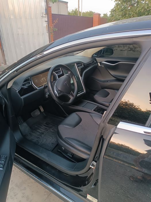 Продам електромобіль Tesla model S Европа 85 кВт батарея.