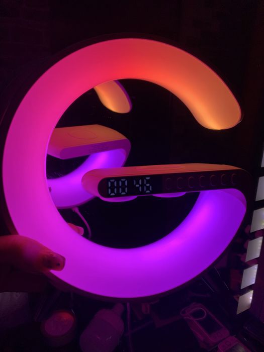 Лампа блютуз колонка з бездротовою зарядкою телефона