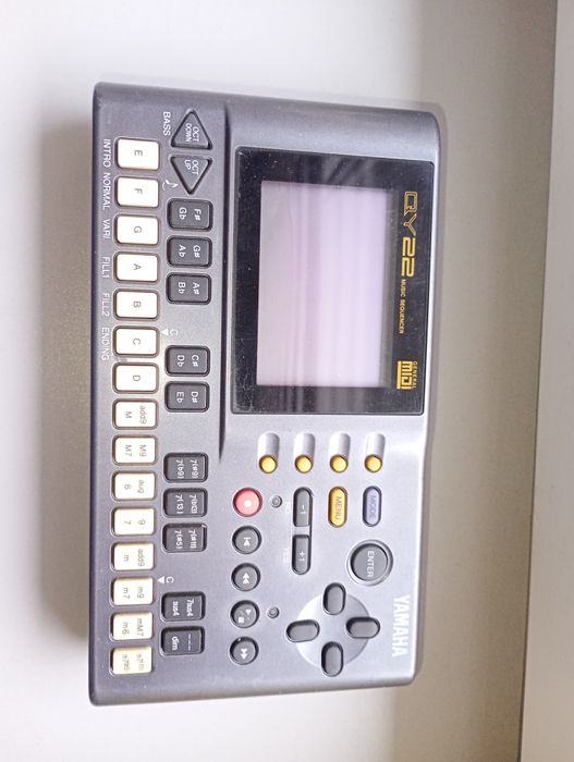 Секвенсер Yamaha QY-22