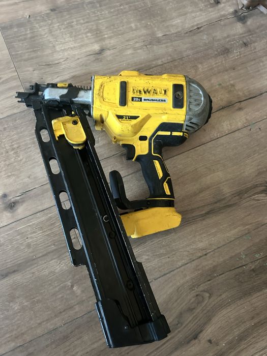 Нейлери dewalt dcn21  та dcn680