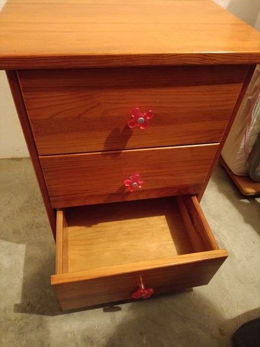 6 peças de mobiliário para desocupar e em bom estado.