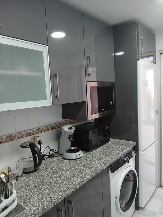 Alugo Quarto para utilização individual, com entrada imediata - Laranjeiro (Despesas incluídas)