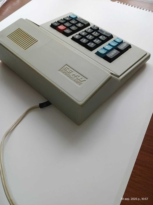 Калькулятор "Електроніка МК-59", б/у, в робочому стані.