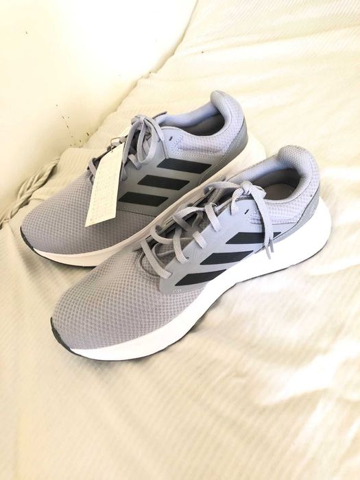 Sapatilhas Adidas para Homem NOVO EU 45 1/2 (10,5 UK, 47 BR)