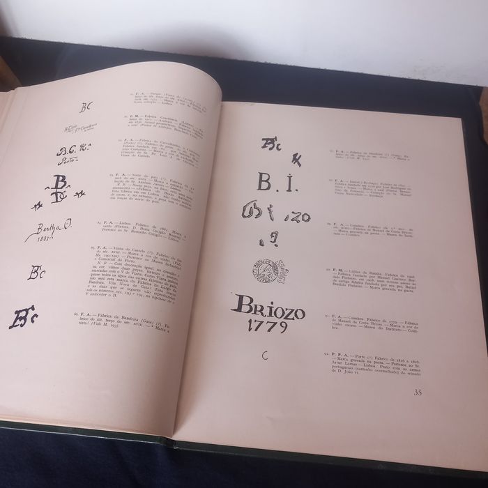 Livro "Cerâmica Portuguesa " 2 vol..