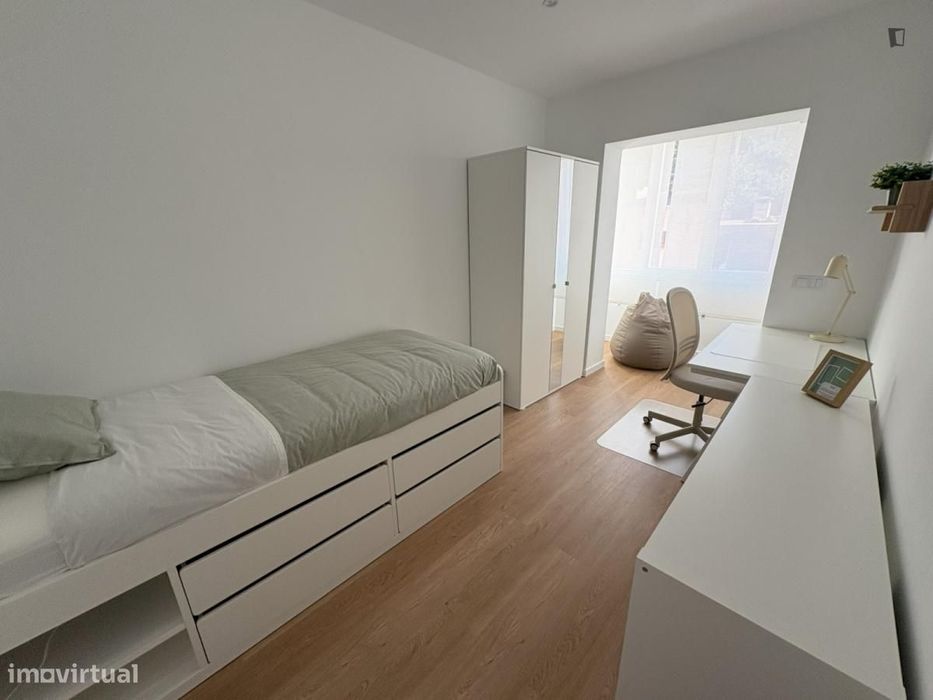 Quarto - localizado em Amadora Lisbon