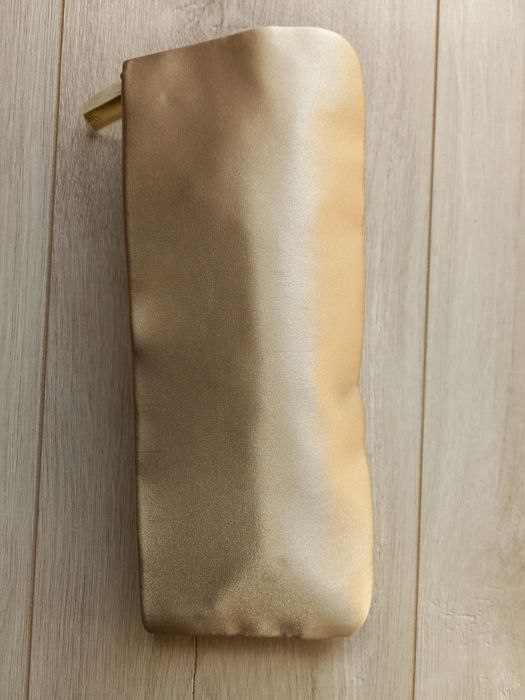 Torebka złota kopertówka Estee Lauder