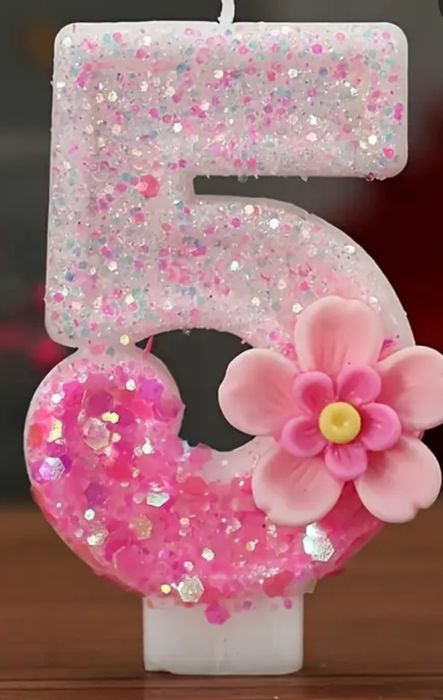 Рожева Блискуча Свічка Цифрою 5 з Квітами