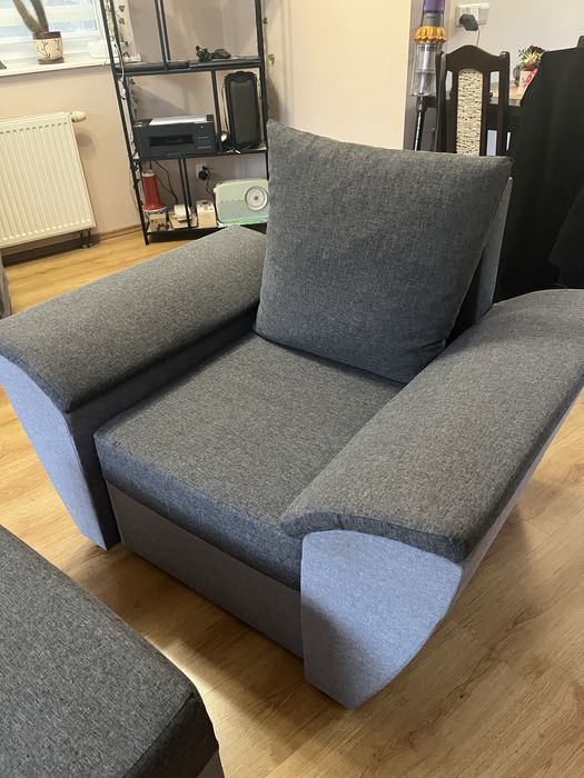 Fotel z podnozkiem w zestawie