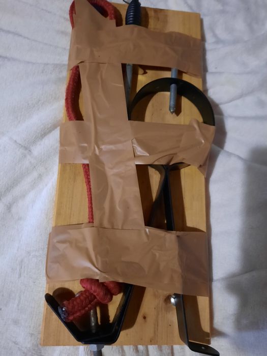 Tábua e respectivos utensílios para 1 presunto