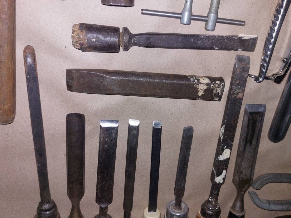 Инструменты в гараж.