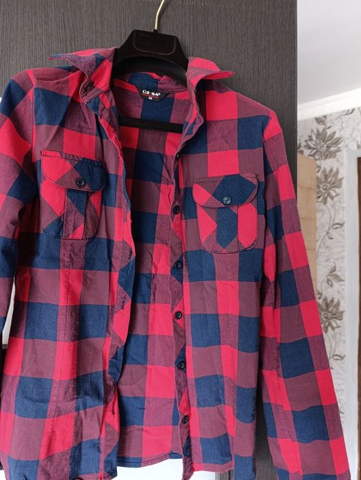 Продам жіночу рубашку.