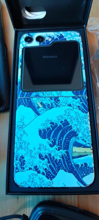 Samsung Z Flip 5 8gb/256gb Pink Gold com skin autocolante + Extras