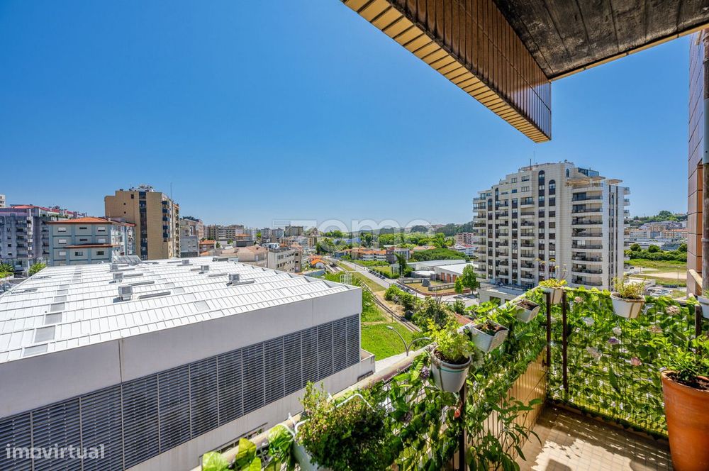 T3 with Panoramic View over the Market, Av. Eng. Arantes Oliveira