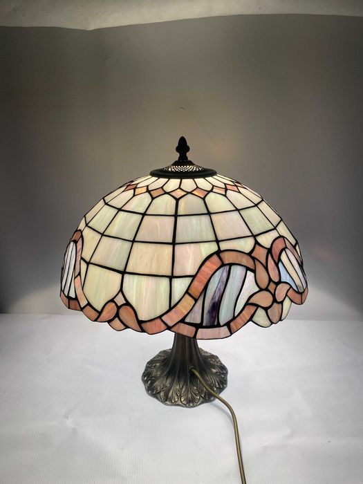 Lampa witrażowa stołowa