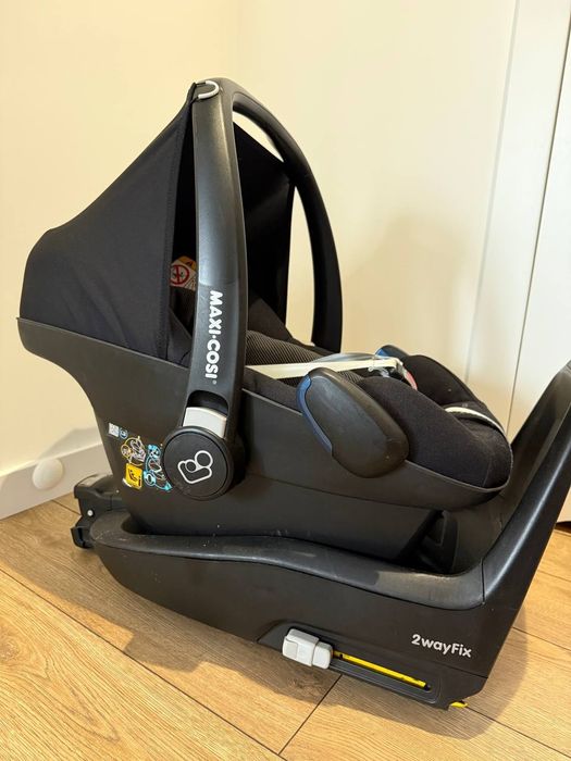 Fotelik samochodowy Maxi-Cosi Pebble Plus (0-13 kg) z bazą 2wayFix