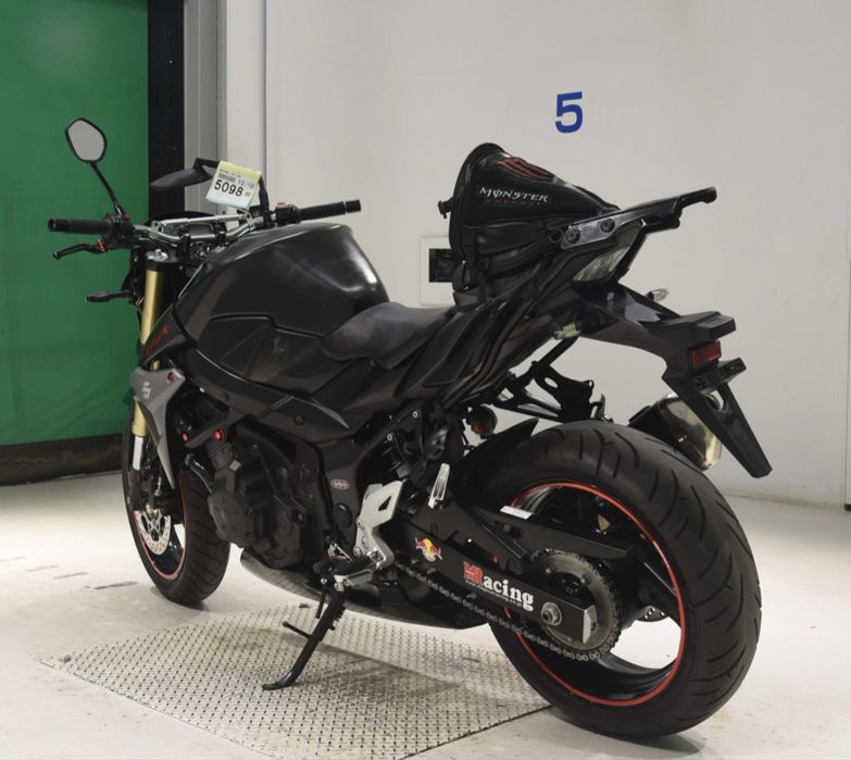 Suzuki GSR-750 Сузуки з Японії
