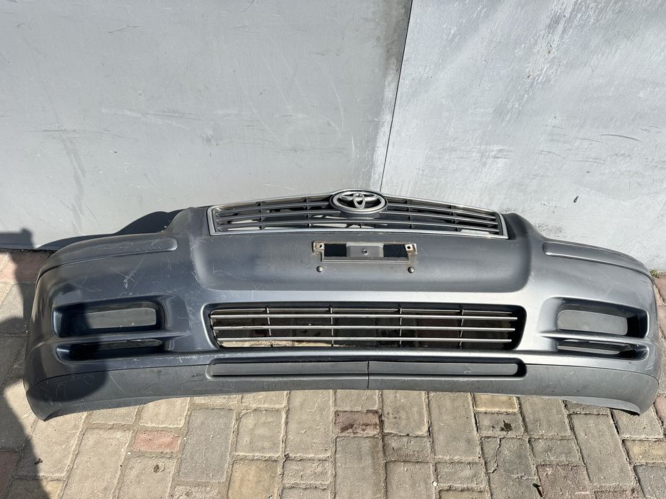 Бампер передний Toyota Avensis T25 2003-2006
