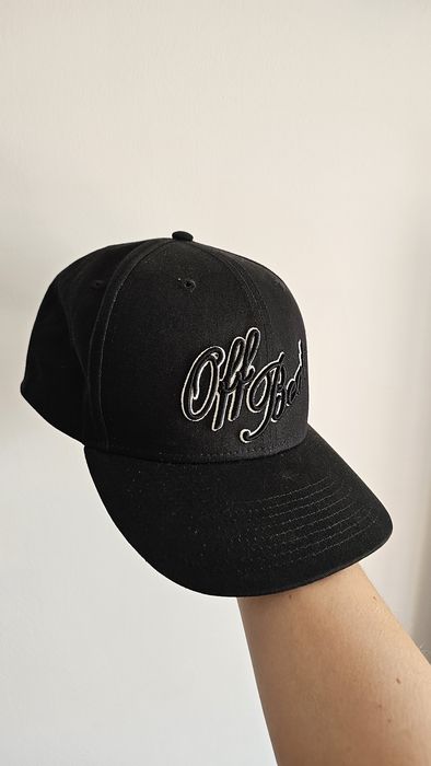 Czapka z daszkiem typu snap back, Off Beat
