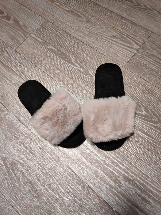 Продам меховые тапули