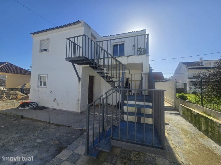 Moradia isolada T4 de arquitetura tradicional - Aroeira