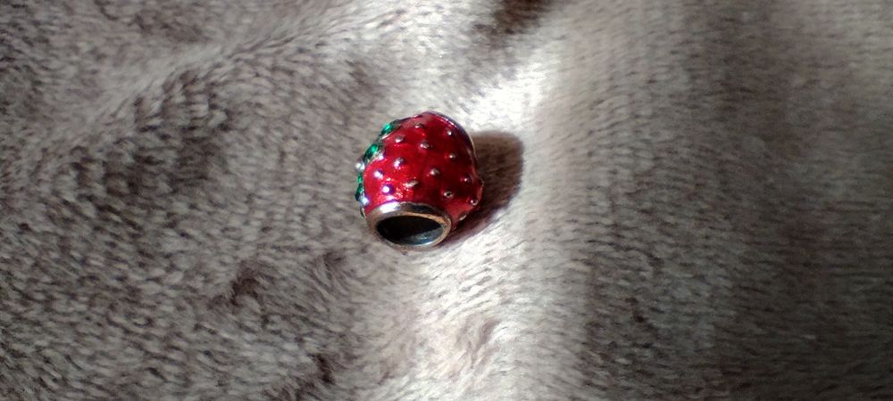 Charms truskawka