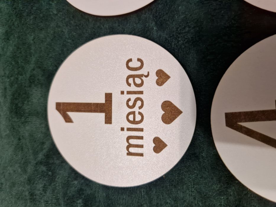 Tabliczki do zdjęć dla dzieci miesiące