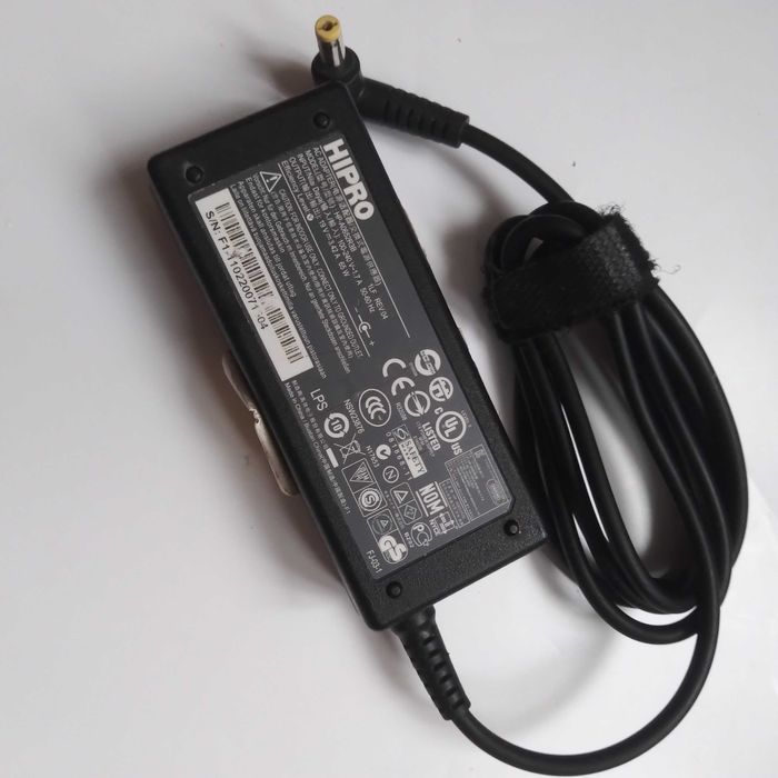 Блок живлення 19V 3,42A 65W, не робить