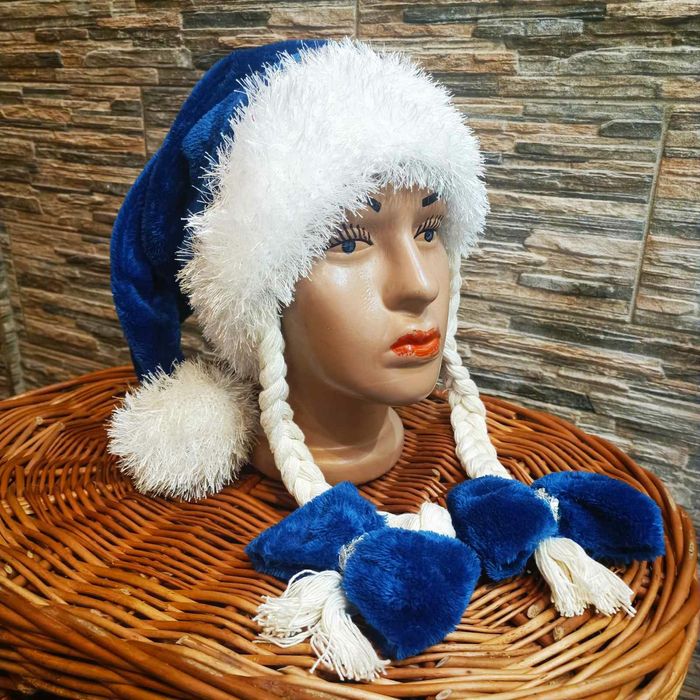 Новогодняя шапка с косичками