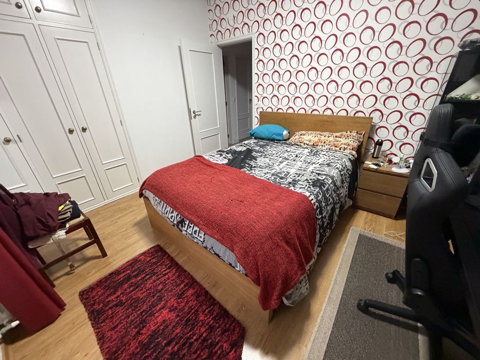 Cama IKEA grande – 200 cm de comprimento x 170 cm de largura