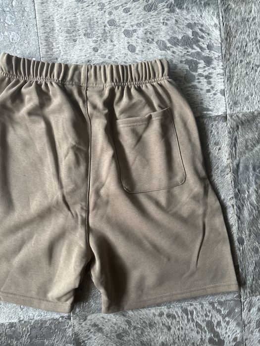 Calções Essentials Castanhos Novos S