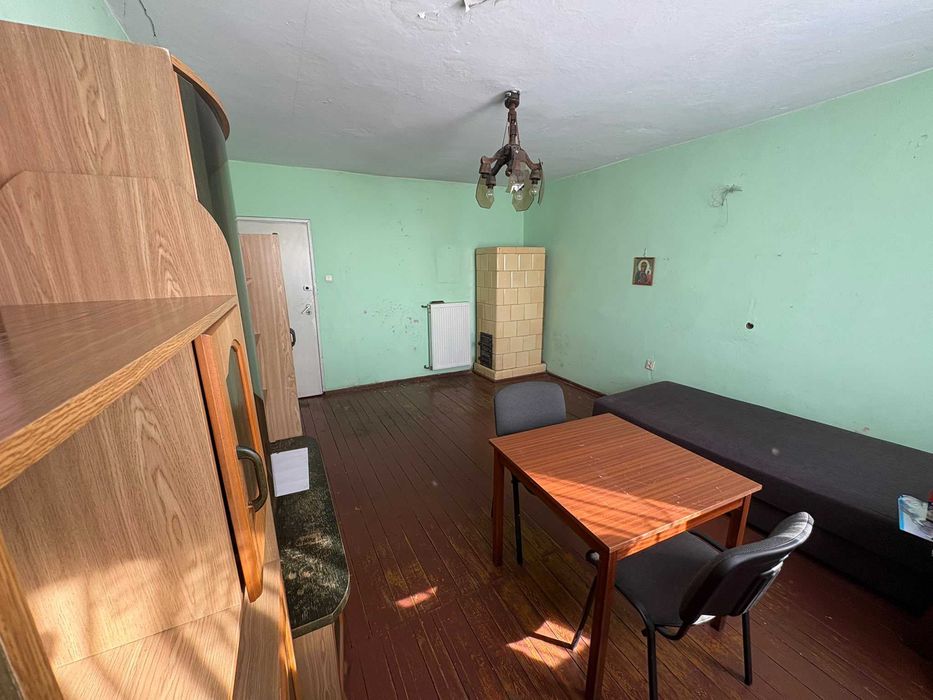 Sprzedam mieszkanie - 62,8 m2  + 2 ogródki + duże pomieszczeni gospodarcze i piwnica, do remontu