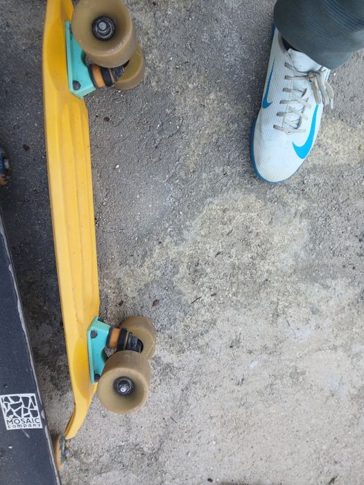 Este skate está usado mas em belas condições.