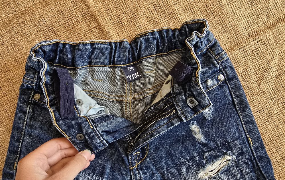 Chłopięce szorty jeansowe z przetarciami rozm. 134