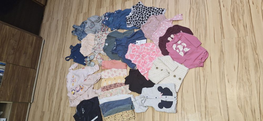 Paka ubranek dla dziewczynki 74. Super stan.