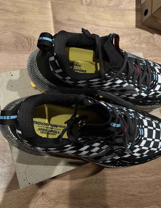 Продам кросівки.Розмір 40,40,5,43