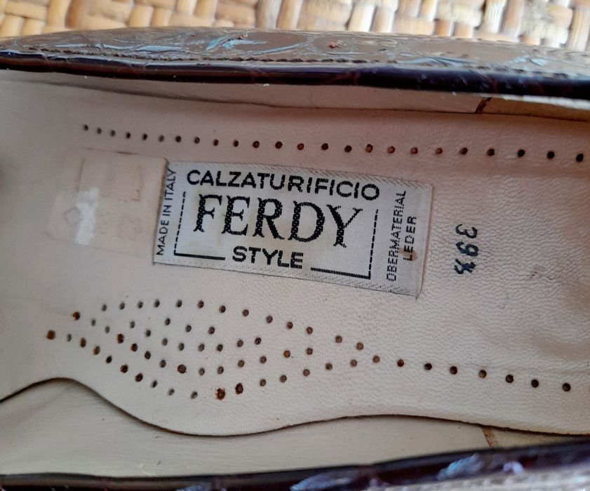 Sapatos Ferdy Style, em pele genuína. Como novos. Tamanho 39,5