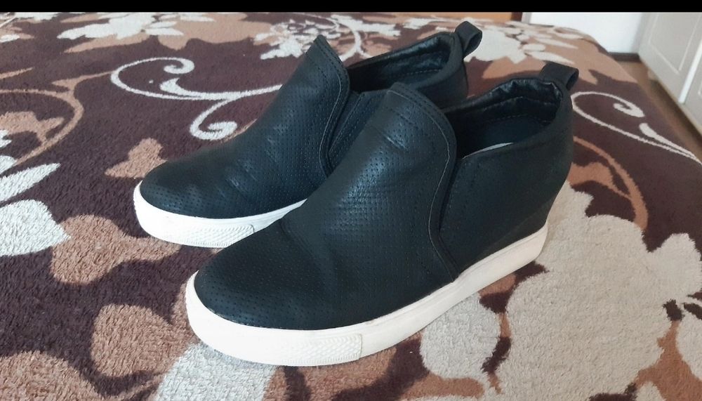 Buty na koturnie 38
