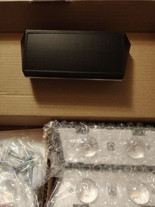 Zestaw 4 lampki solarne LED na płot ścianę ciepłe i zimne światło