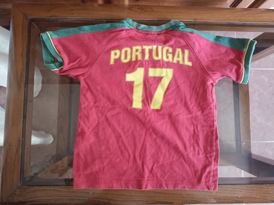 Camisolas da seleção e do FCP em muito bom estado