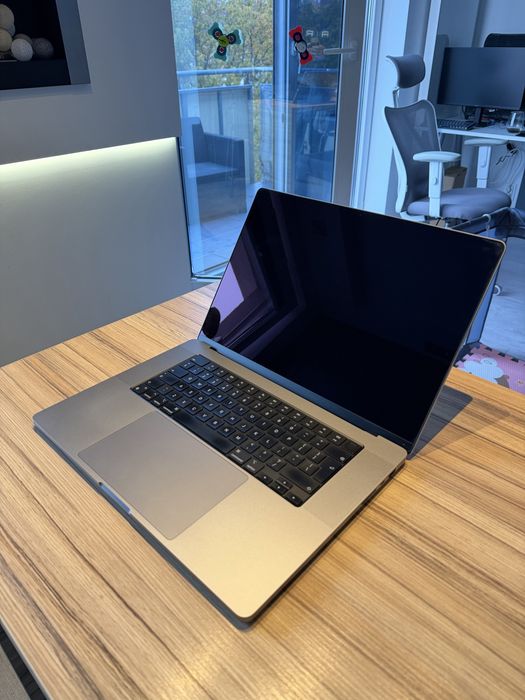 Apple MacBook pro M1 pro 92% bateria