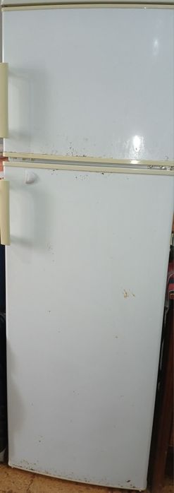 Frigorífico perfeito estado aguas livres Reboleira