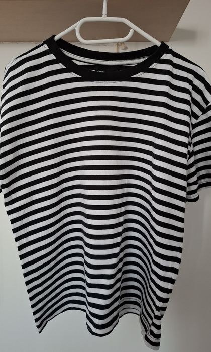 T-shirt w paski oversize