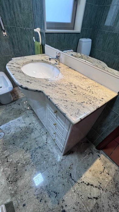 Móvel Casa de banho + pia + tampo + espelho com luzes