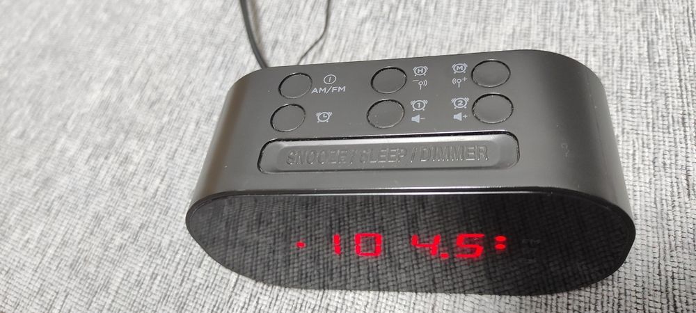 Годинник  будильник фм