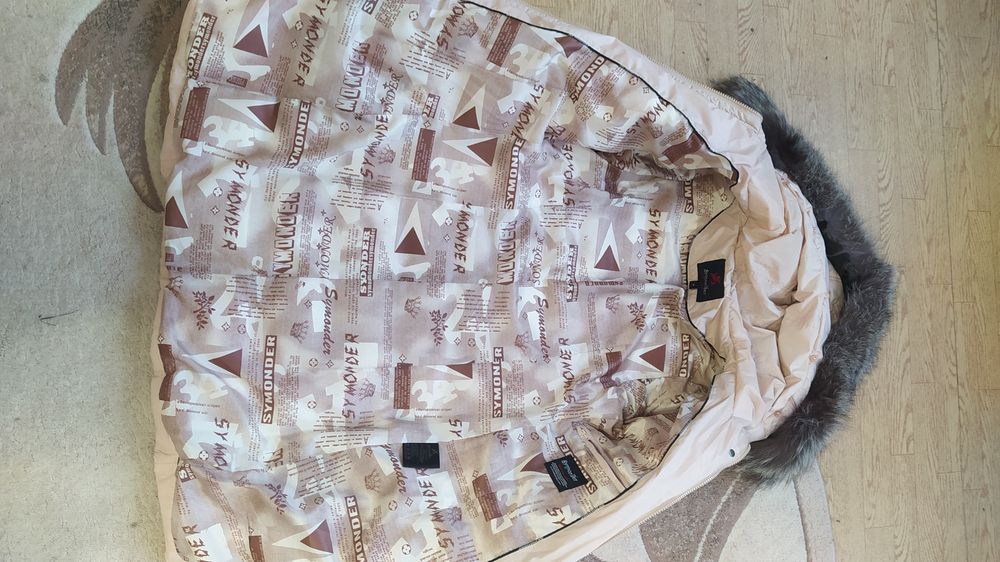 Пухова куртка жіноча