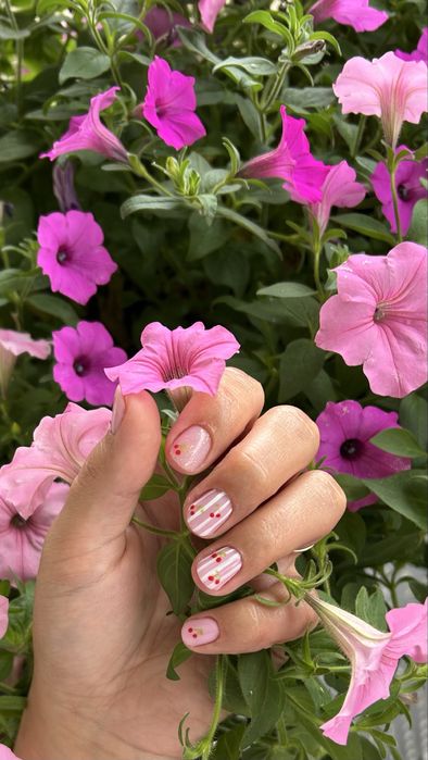 Stylizacja paznokci, manicure, przedłużanie paznokci
