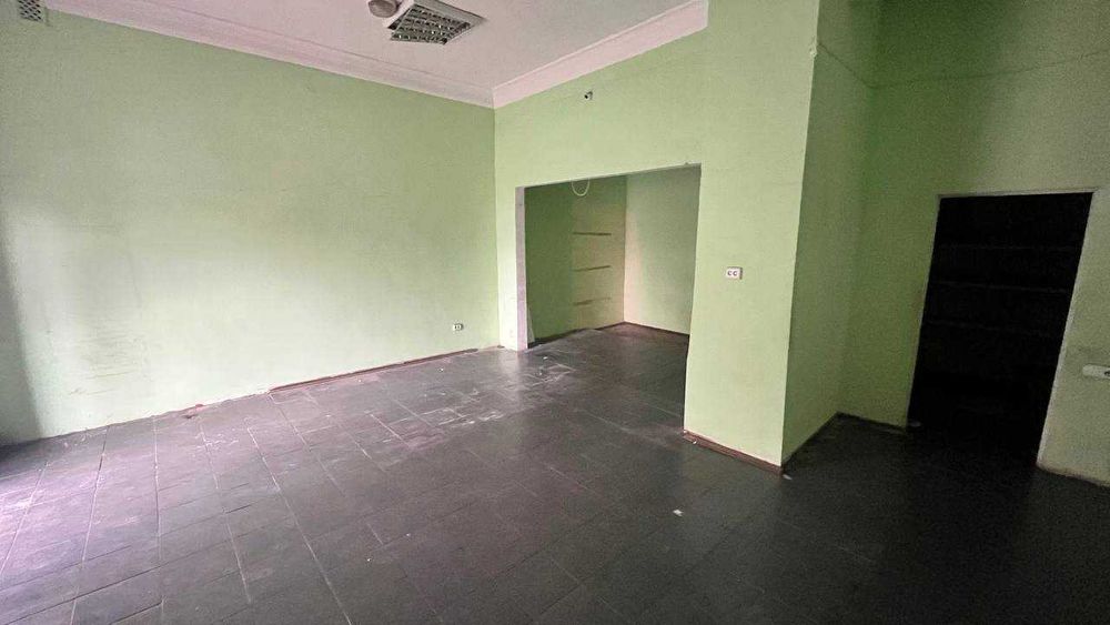 Здається в оренду приміщення на Червоній лінії біля зупинки!