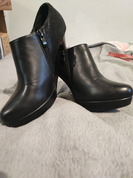 Botki na obcasie szpilki