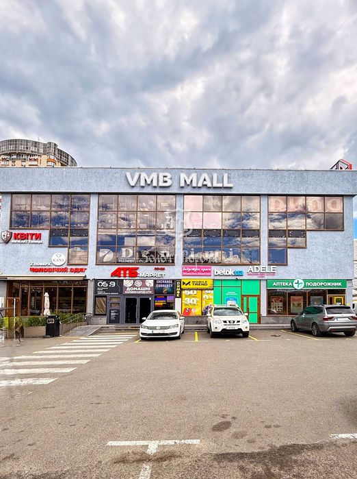 Фасадне комерційне приміщення 222 м² у ТЦ біля метро Житомирська!